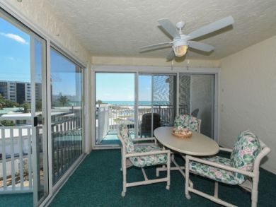Siesta Key Modern, Updated Vacation Condo Three Pools Beach